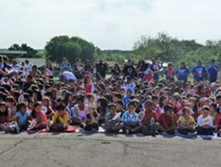 Children from Sky Harbour Elementary School gather at the groundbreaking event for the new SPARK park. (Source: UTSA http://bit.ly/14gs6MO)