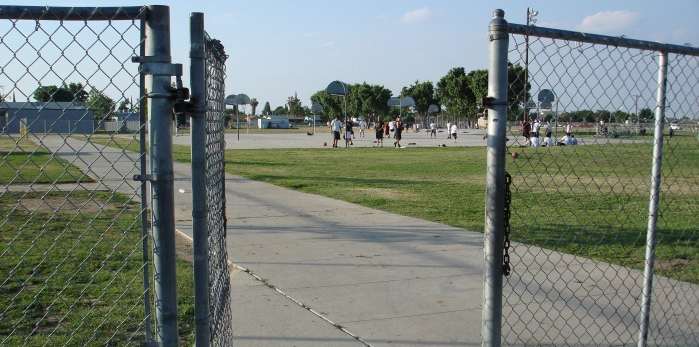 The gates at Earlimart Middle School remain unlocked during afterschool hours. (Source: Susan Elizabeth)