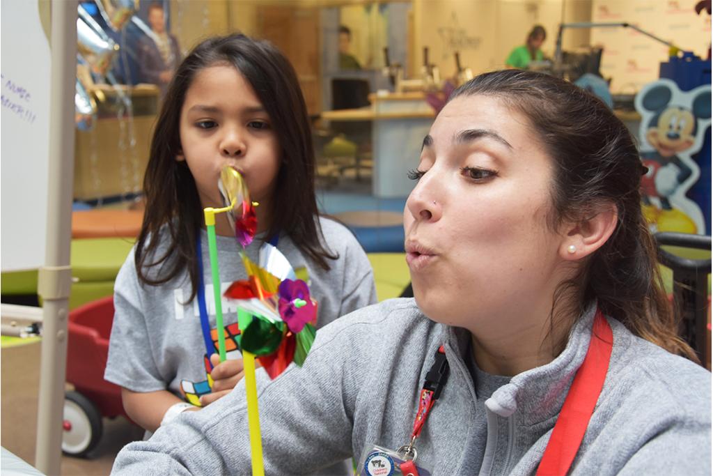 6 Ways Child Life Specialists Make A Difference In Health Care Salud