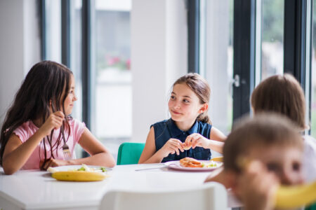 kids eating school meals