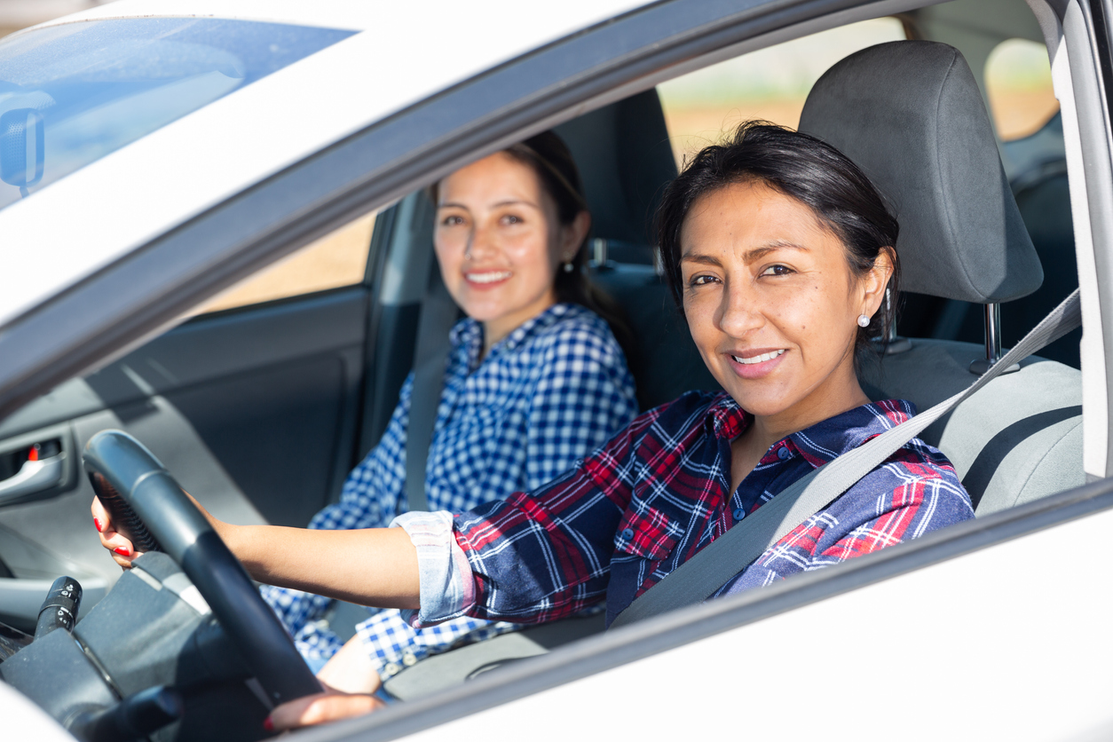 Latinos driving EV