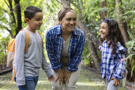 Hispanic mom kids hpv vaccination